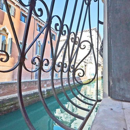 San Barnaba On The Canal Venedig Exteriör bild