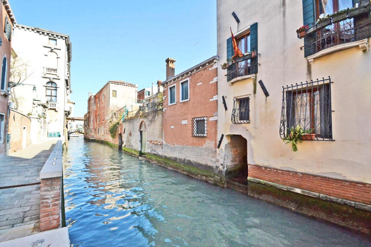 San Barnaba On The Canal Venedig Exteriör bild