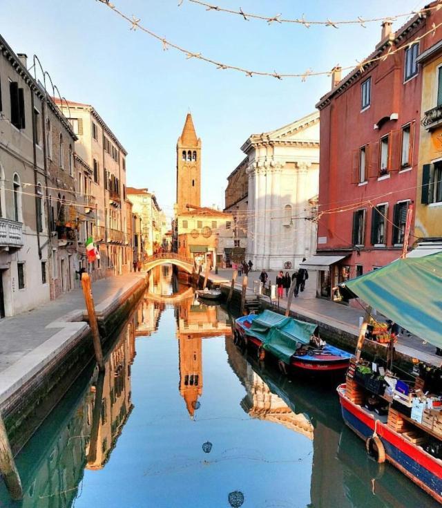 San Barnaba On The Canal Venedig Exteriör bild